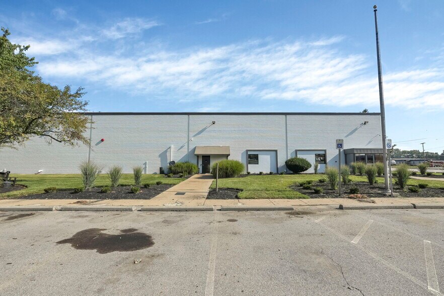 More Photos Of 4500 Groves Rd, Columbus Warehouse For Lease