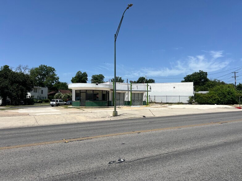 More Photos Of 2001 Fredericksburg Rd, San Antonio Storefront Retail Office For Lease