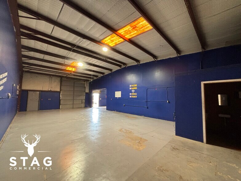 More Photos Of 3916 E McKinney St, Denton Warehouse For Lease