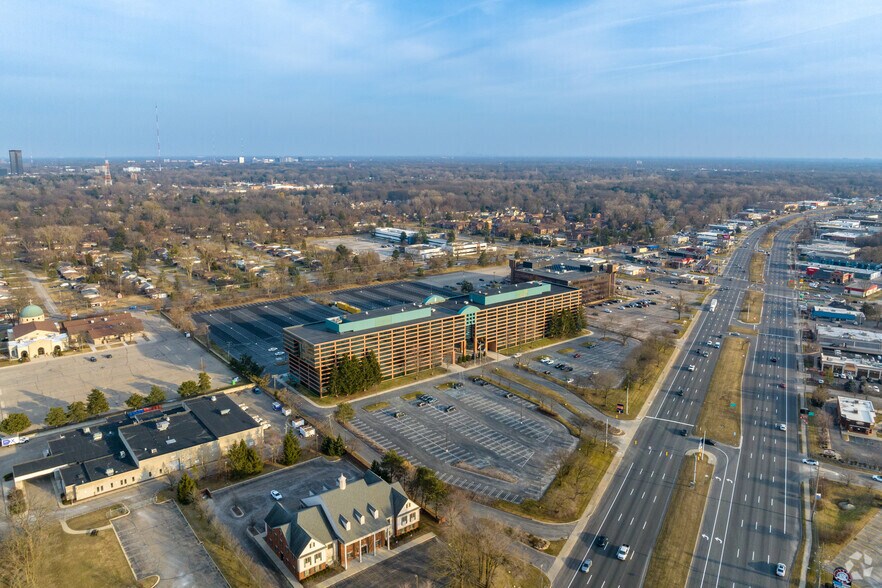 More Photos Of 25300-25330 Telegraph Rd, Southfield Office For Sale