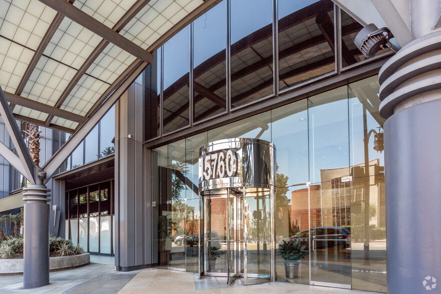 More Photos Of 15760 Ventura Blvd, Encino Office For Lease