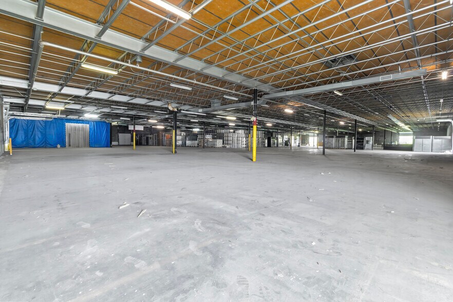 More Photos Of 2828 Tobey Dr, Indianapolis Distribution For Lease