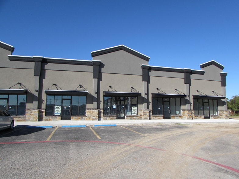 More Photos Of 235-255 E Grauwyler Rd, Irving Unknown For Lease