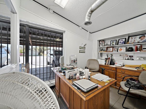 More Photos Of 908 W 3rd St, Big Spring Auto Dealership For Sale