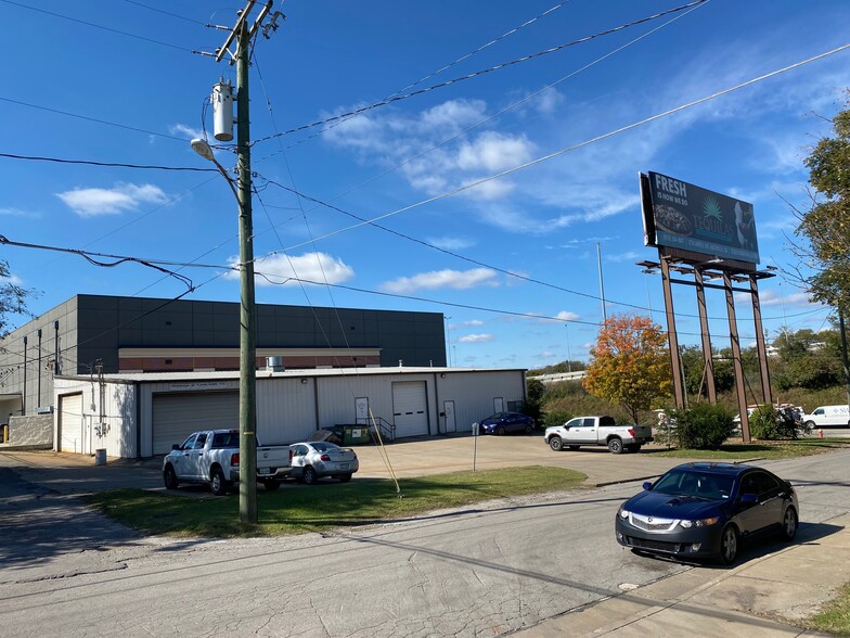 Primary Photo Of 4301 Alabama Ave, Nashville Auto Repair For Sale