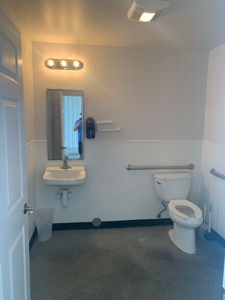 More Photos Of 711 Blackhawk St, Billings Service For Lease