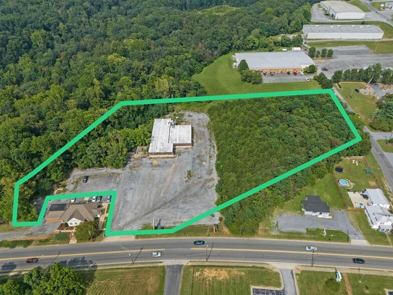 More Photos Of 420 Third Street, Shenandoah Flex For Sale