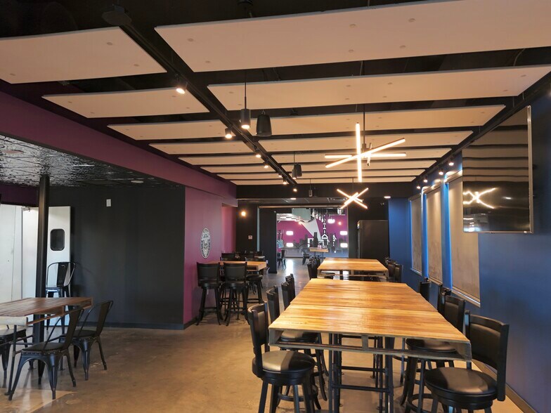 More Photos Of 1001-1007 S Main St, Fort Worth Restaurant For Lease