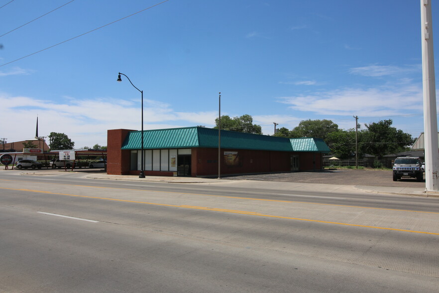 More Photos Of 3206-3212 34th St @ Hartford, Lubbock Storefront Retail Office For Lease