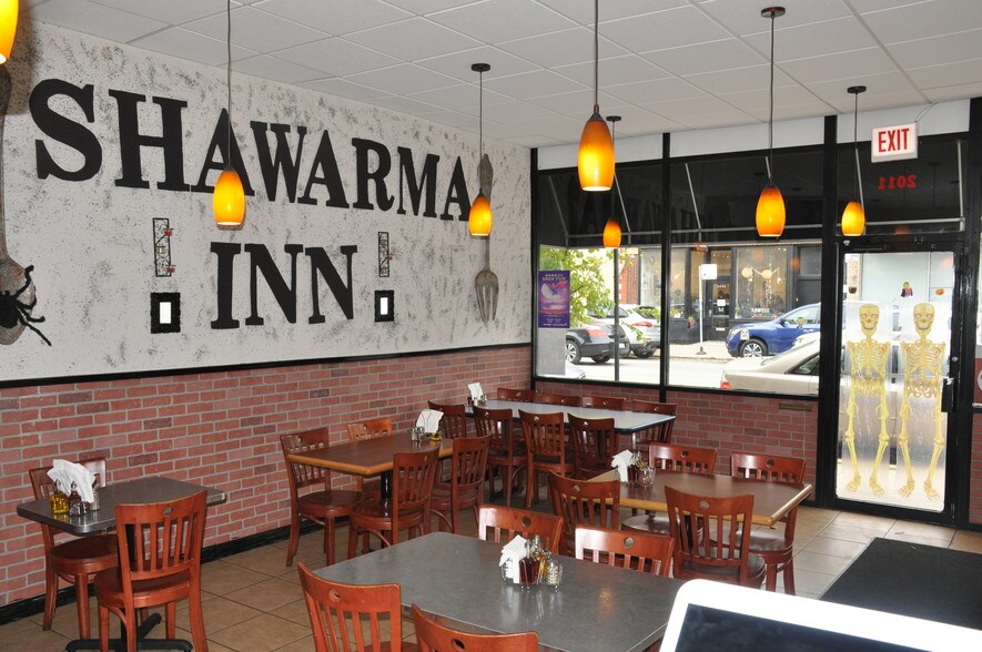 More Photos Of 2011 N Damen Ave, Chicago Restaurant For Sale