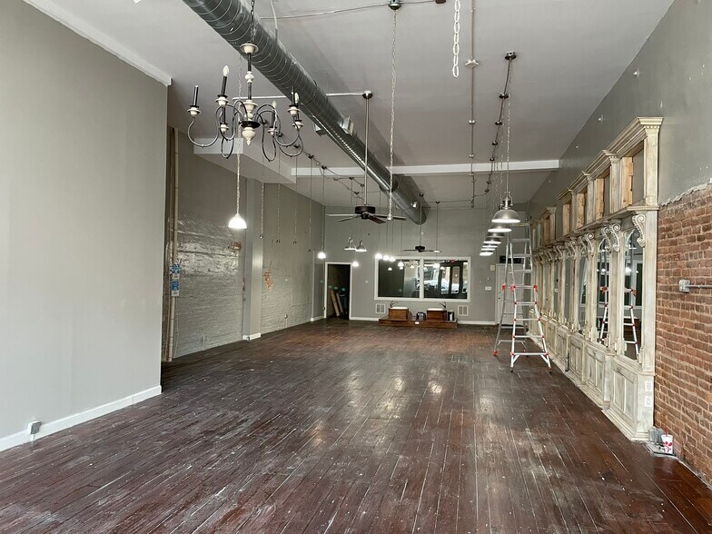 More Photos Of 105 W Main St, Elkin Office For Sale