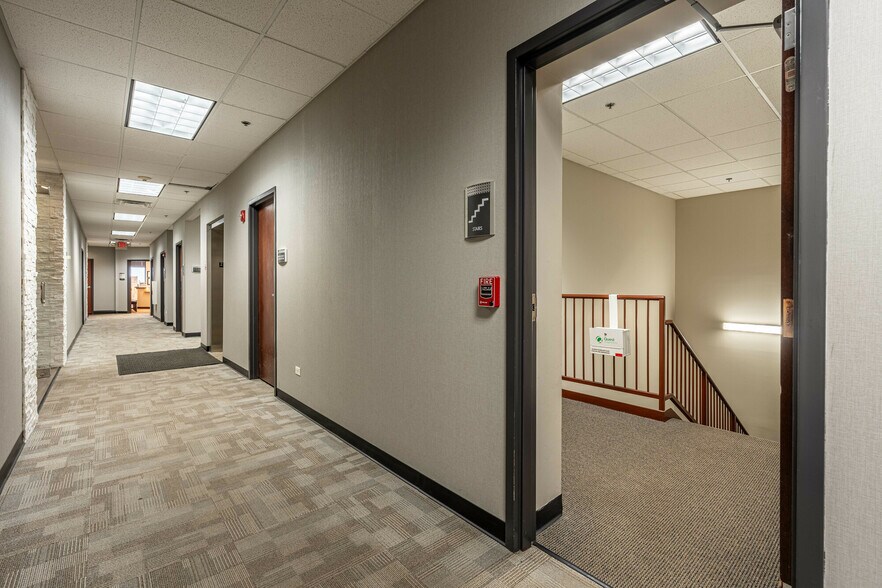 More Photos Of 1750 N Randall Rd, Elgin Medical For Lease