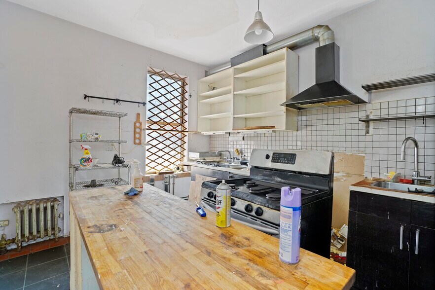 More Photos Of 296 Grand St, Brooklyn Apartments For Lease
