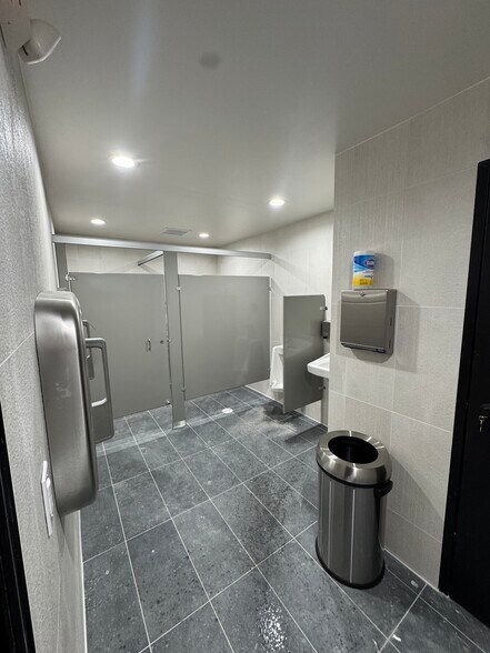 More Photos Of 1551 S Commerce St, Las Vegas Storefront For Lease