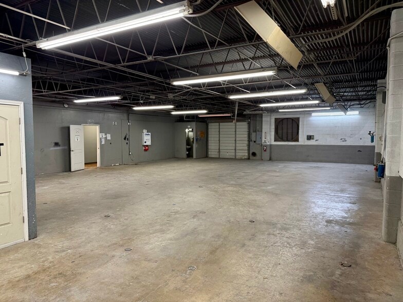 More Photos Of 5704 Kenwick St, San Antonio Service For Lease