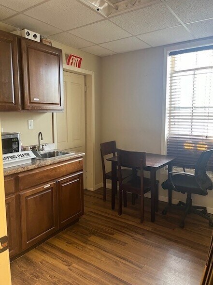 More Photos Of 850 E Franklin St, Kenton Medical For Sale