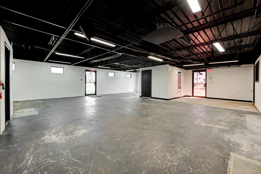 More Photos Of 704 E Main St, Moore Auto Repair For Sale