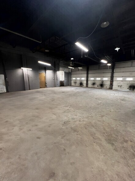 More Photos Of 2341 S Woodland Ave, Independence Warehouse For Sale