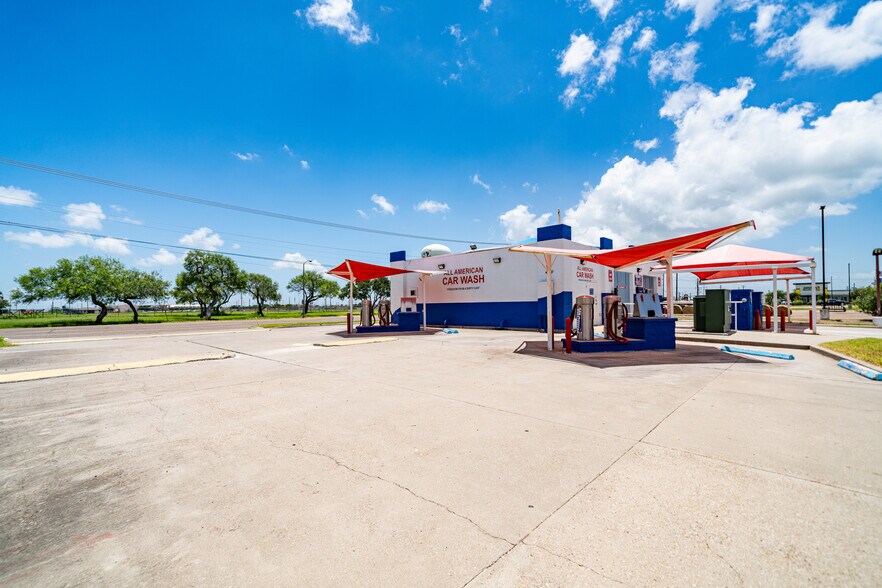 More Photos Of 2393 S Brahma Blvd, Kingsville Specialty For Sale