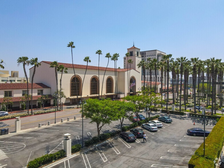 More Photos Of 800 N Alameda St, Los Angeles General Retail For Lease