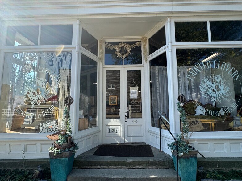 More Photos Of 103 W Main St, Haskins Storefront For Lease