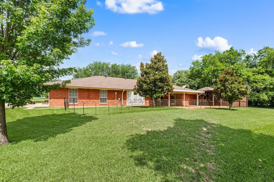 More Photos Of 981 Witherspoon Way, Flower Mound Industrial For Sale