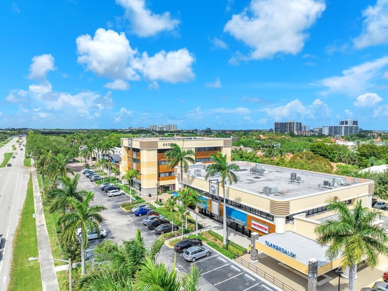 More Photos Of 4400 N Federal Hwy, Boca Raton Unknown For Lease