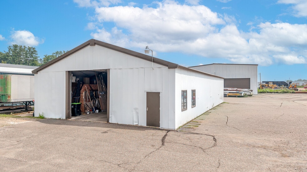 More Photos Of 1333 Jackson St, Iron Mountain Industrial For Sale