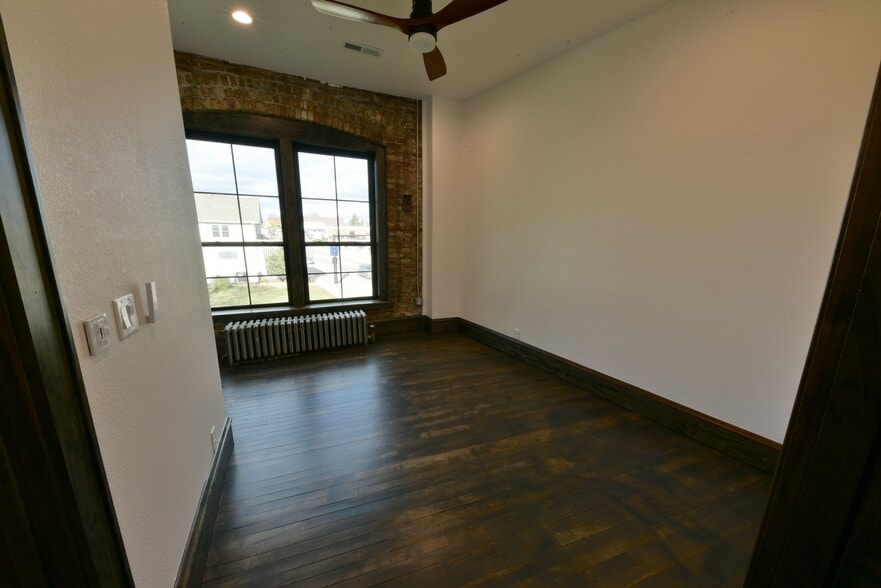 More Photos Of N88W16733 Appleton Ave, Menomonee Falls Flex For Sale