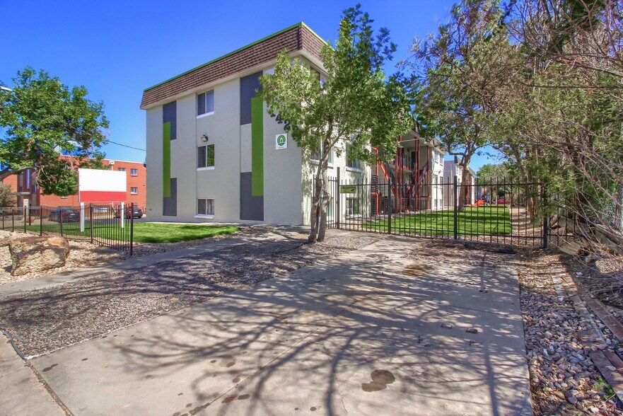 Primary Photo Of 1422 Macon St, Aurora Apartments For Sale