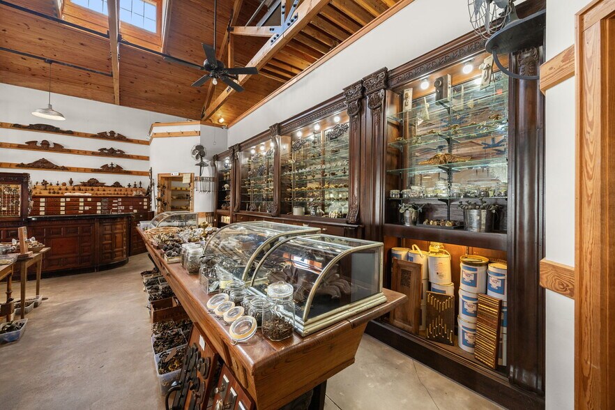 More Photos Of 1901 W Alabama St, Houston Freestanding For Sale