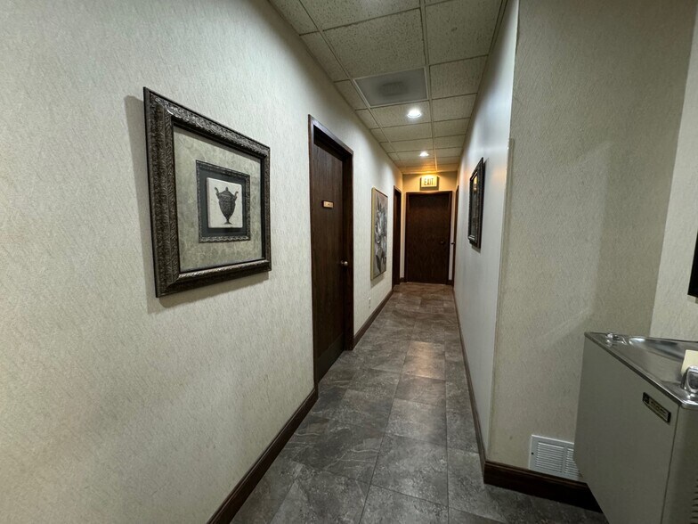 More Photos Of 5440 N Oak Tfwy, Kansas City Office For Sale