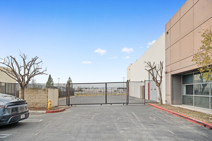 More Photos Of 14920 Hilton Dr, Fontana Warehouse For Sale