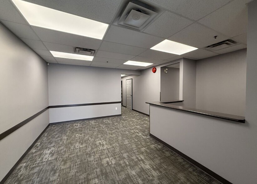 More Photos Of 2100 8th St E, Saskatoon Office For Lease