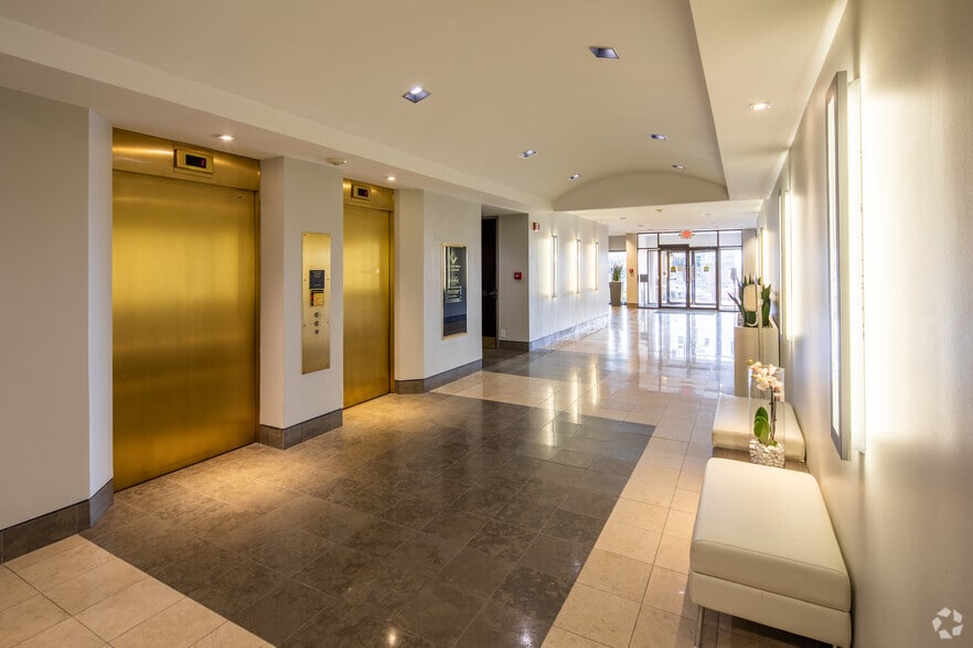 More Photos Of 1610 Des Peres Rd, Des Peres Unknown For Lease