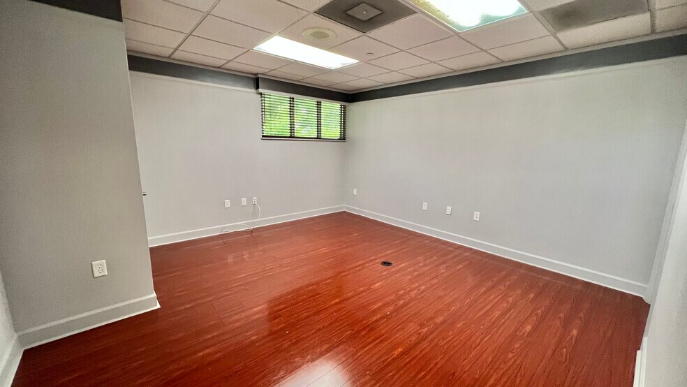 More Photos Of 141 Waterman Ave, Mount Dora Office For Lease