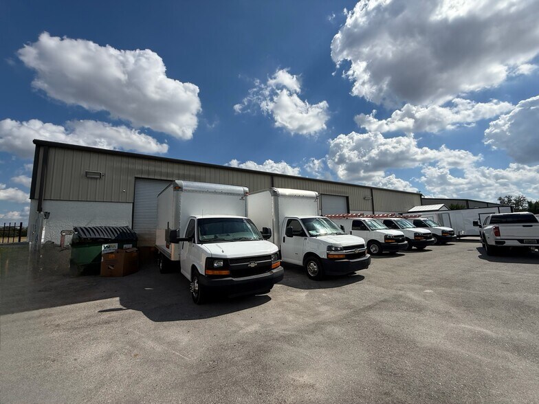 More Photos Of 6860 28th St Cir, Sarasota Warehouse For Sale