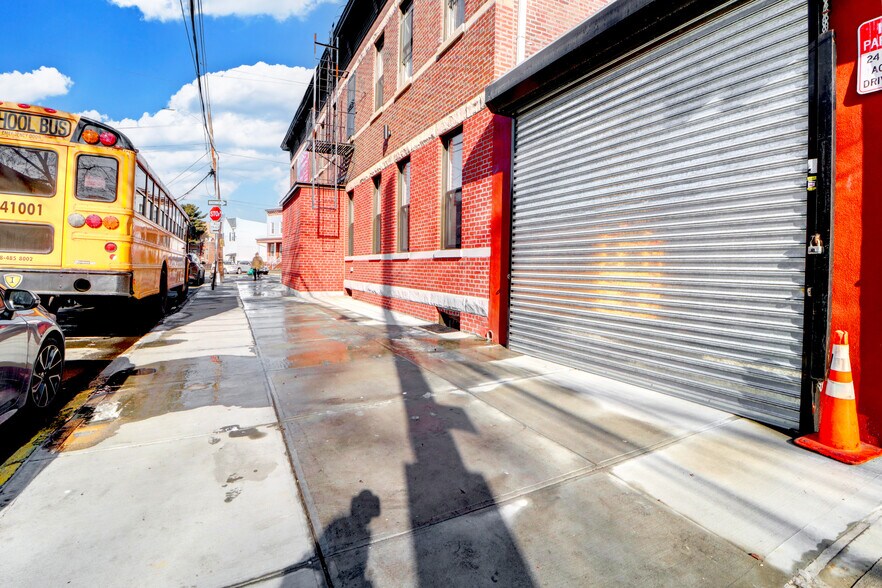 More Photos Of 7416 Cypress Hills St, Glendale Manufacturing For Sale