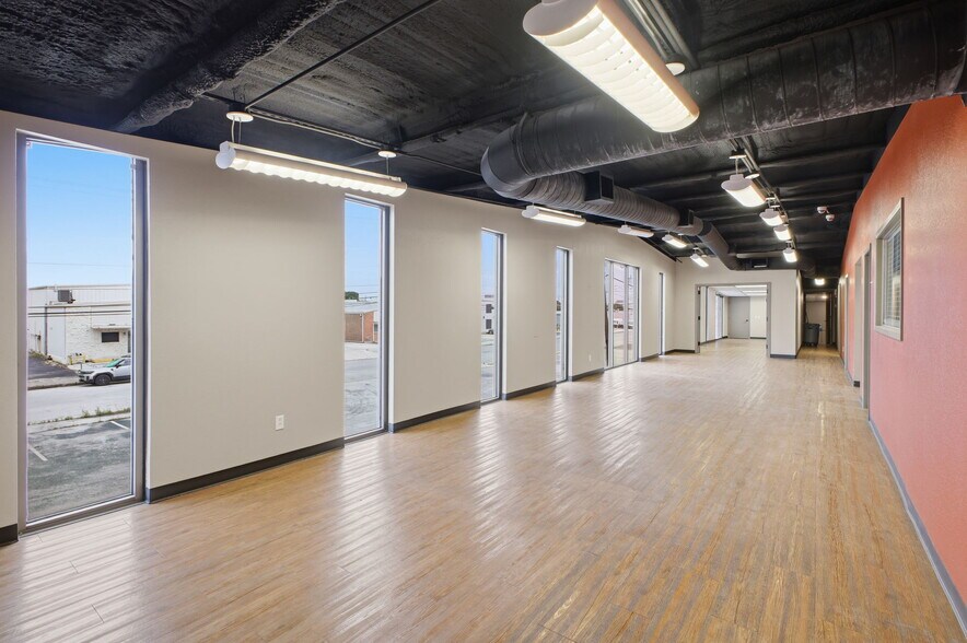 More Photos Of 2110 Mannix Dr, San Antonio Light Distribution For Sale