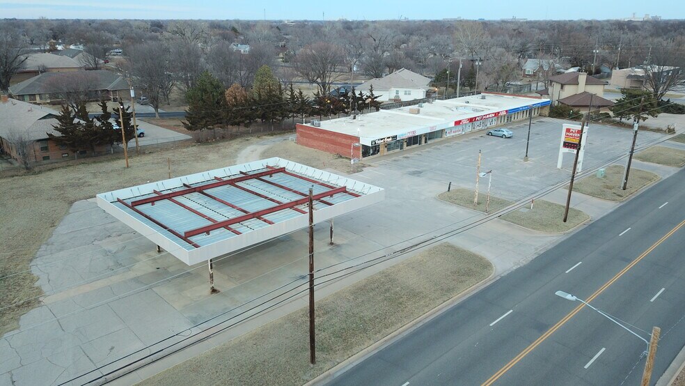 More Photos Of 2518 W 13th St N, Wichita Auto Repair For Sale