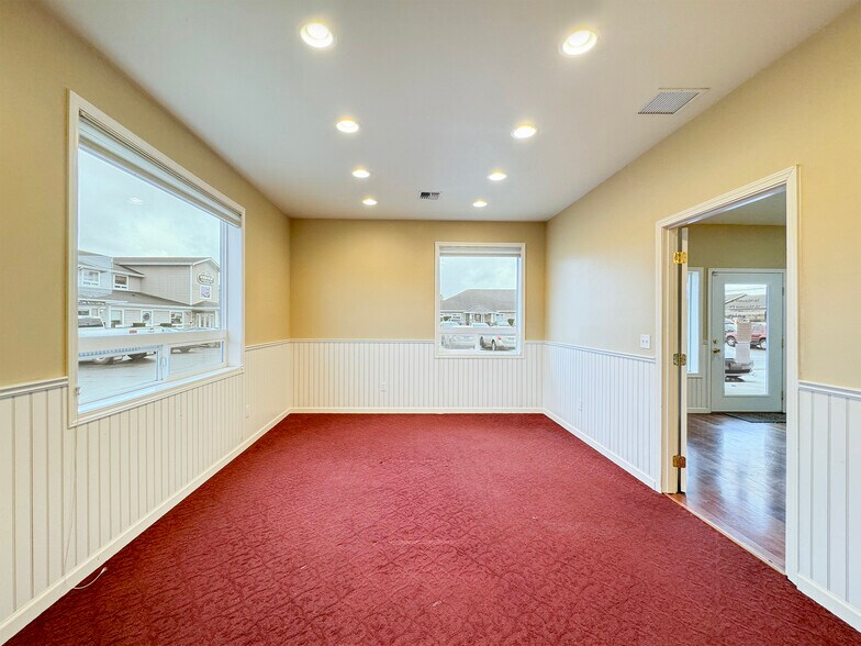 More Photos Of 542-544 N 5th Ave, Sequim Medical For Lease