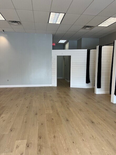 More Photos Of 1071-1075 Freedom Rd, Cranberry Township Storefront Retail Office For Lease