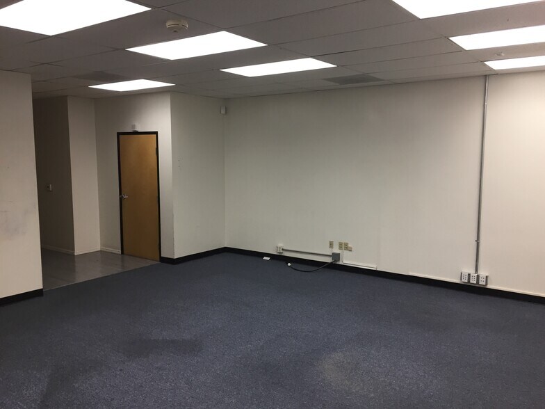 More Photos Of 1051 E Wardlow Rd, Long Beach Office For Lease