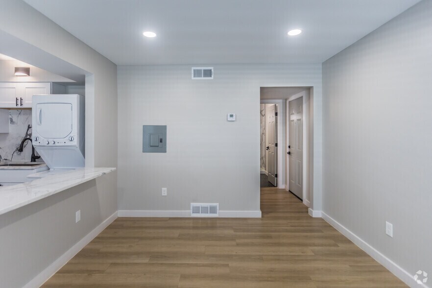 More Photos Of 1030 Poplar Ave, Memphis Apartments For Sale