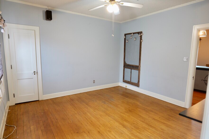 More Photos Of 1317 N Parkerson Ave, Crowley Storefront Retail Office For Sale