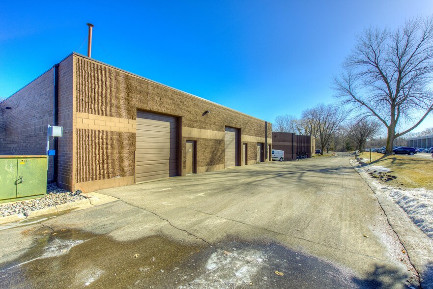 More Photos Of 5500 Lincoln Dr, Edina Light Distribution For Lease