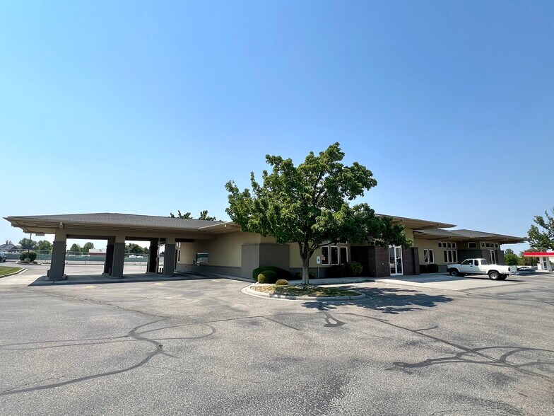 More Photos Of 1149 N Edison St, Kennewick Bank For Lease