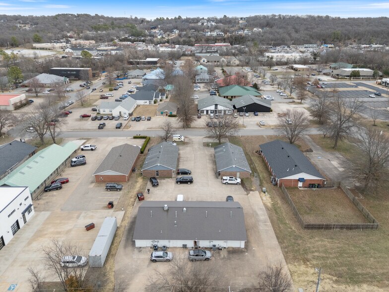 More Photos Of 79 Colt Square Dr, Fayetteville Unknown For Lease