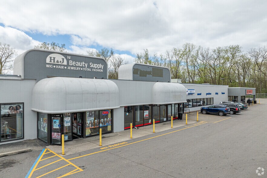 More Photos Of 726-740 28th St SE, Grand Rapids General Retail For Sale