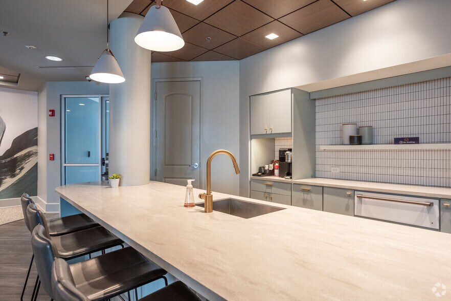 More Photos Of 900 E Six Forks Rd, Raleigh Apartments For Lease